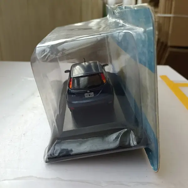 1998 Ford Focus CLX Die-Cast Model 1:43 Scale - Image 3