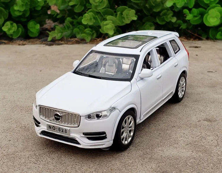 1:32 Scale Black Volvo XC90 Diecast Model 9 1:32 Scale Black Volvo XC90 Diecast Model - Image 9