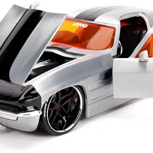 1963 Corvette Sting Ray 1:24 Scale Diecast Model 9 S6b2daab8c7d04b8da2a21e939ea19954Y