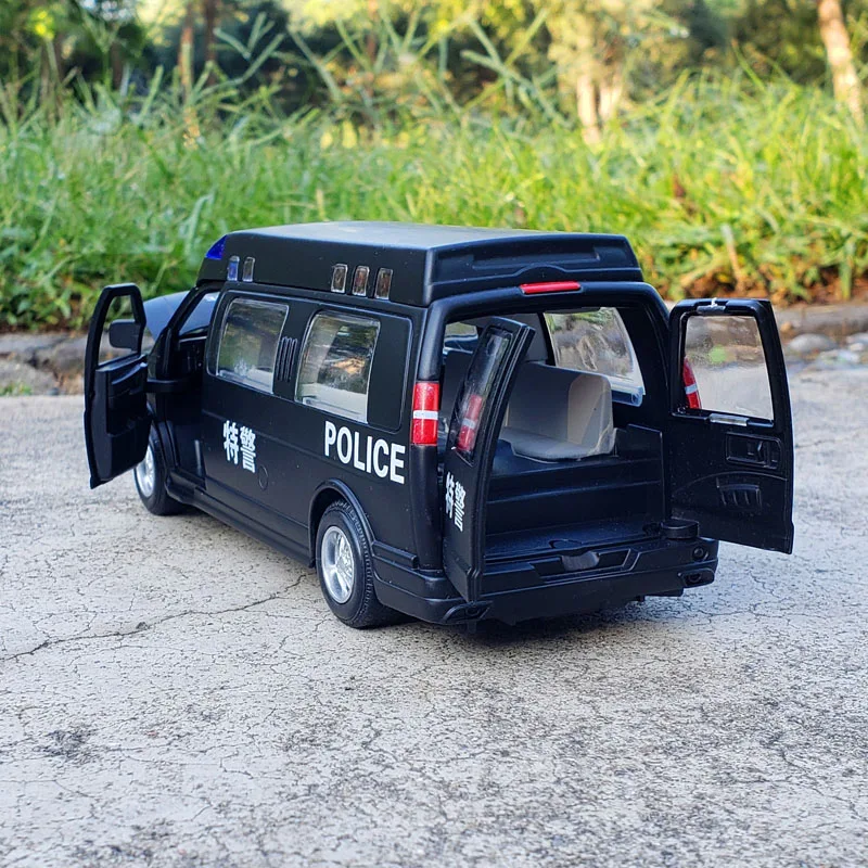 1:32 GMC Savana Police Diecast Model Vehicle 5 1:32 GMC Savana Police Diecast Model Vehicle - Image 5