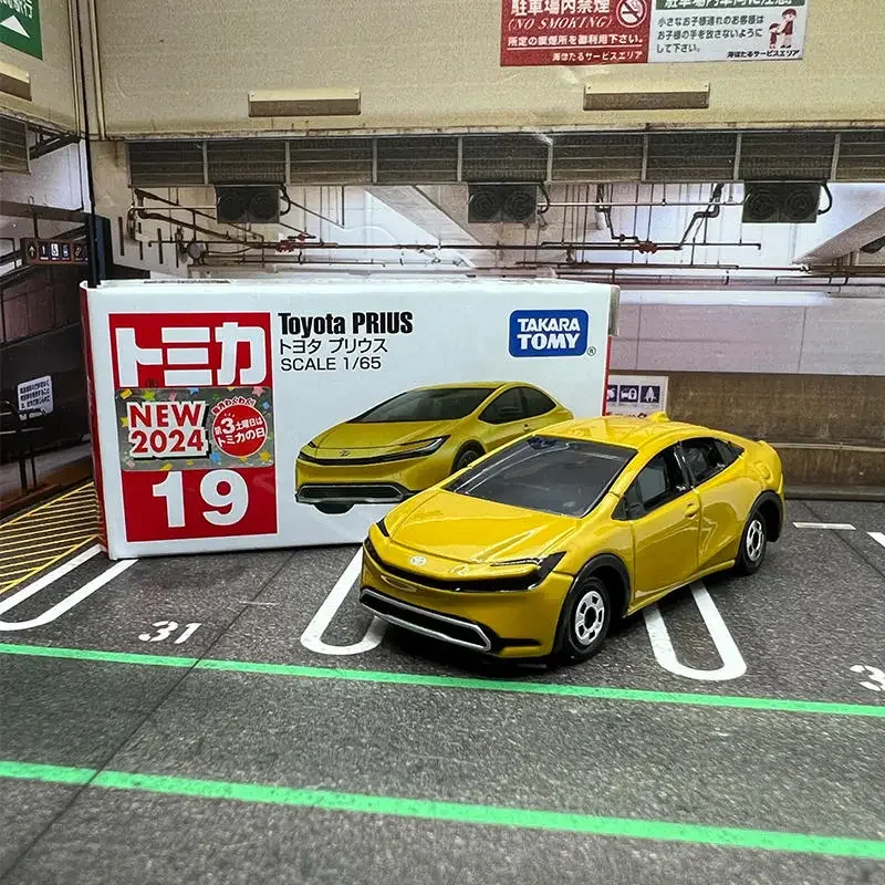 TOMY Toyota Prius Diecast Model Car Set 5 TOMY Toyota Prius Diecast Model Car Set - Image 5