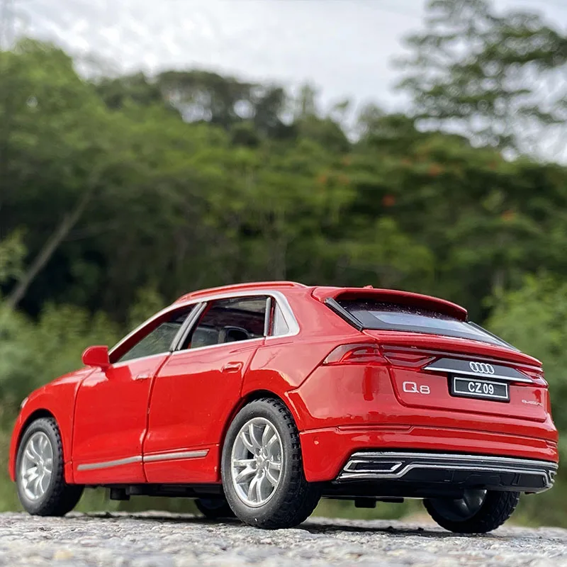1:32 Scale Black AUDI Q8 Diecast Model Car 6 1:32 Scale Black AUDI Q8 Diecast Model Car - Image 6