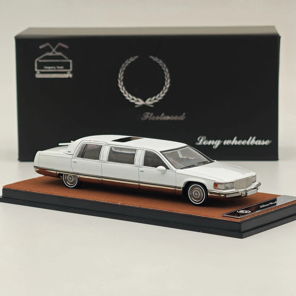 1/64 Scale Silver Fleetwood Diecast Model Car 4 1/64 Scale Silver Fleetwood Diecast Model Car - Image 4