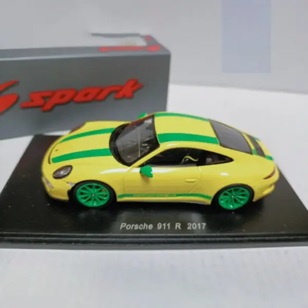 Spark 1/43 Scale Porsche 911 R Model Car - Image 2