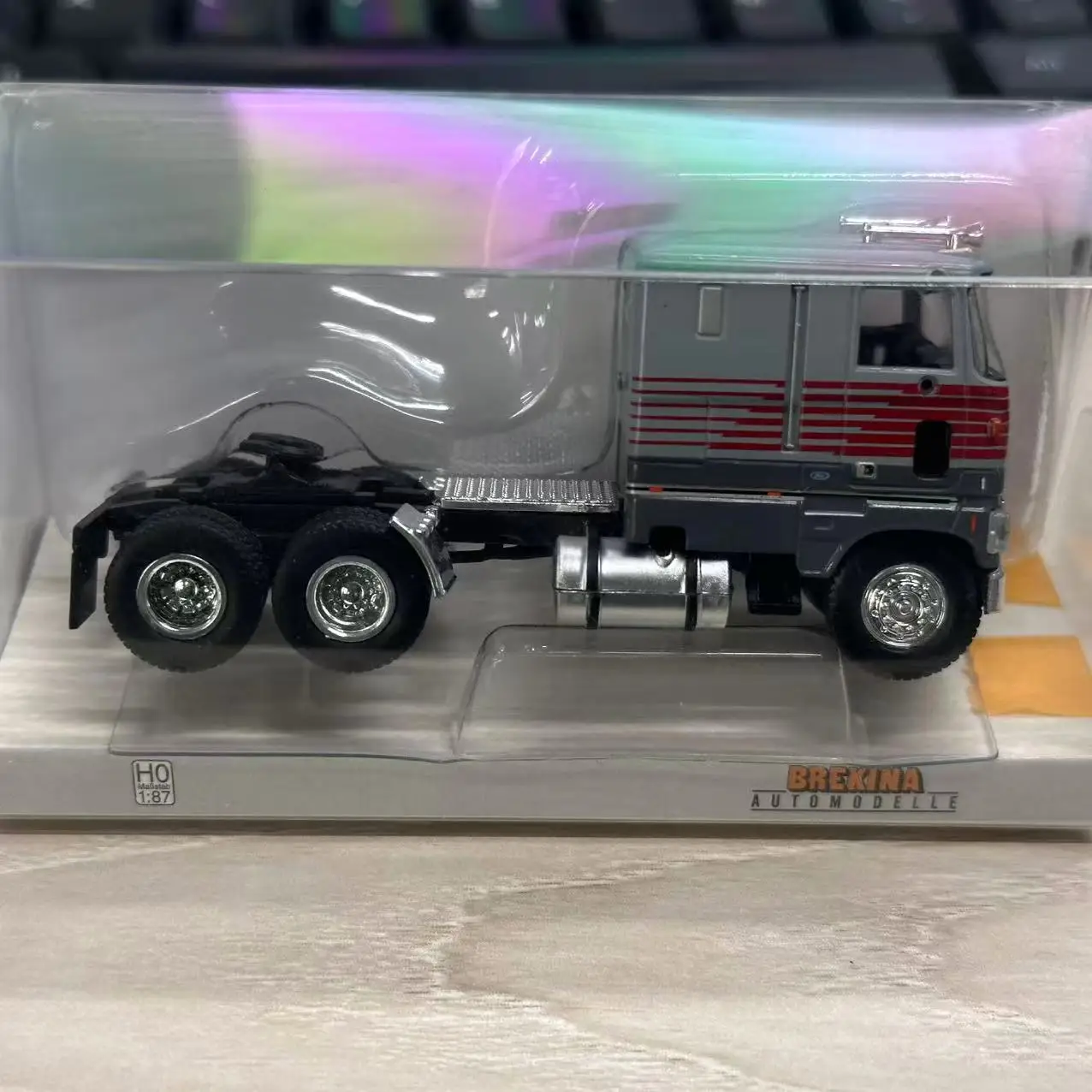 Ford Clt 9000 Flathead Truck 1:87 Scale Simulation Car Model Hobby Collection Exquisite Toy Gift Static Souvenir Display 4 Ford Clt 9000 Flathead Truck 1:87 Scale Simulation Car Model Hobby Collection Exquisite Toy Gift Static Souvenir Display - Image 4