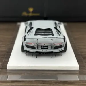 Onemodel 1:64 Light Gray Lamborghini Aventador 12 S725c109cca4941a9a8edc2d145aee0bfz