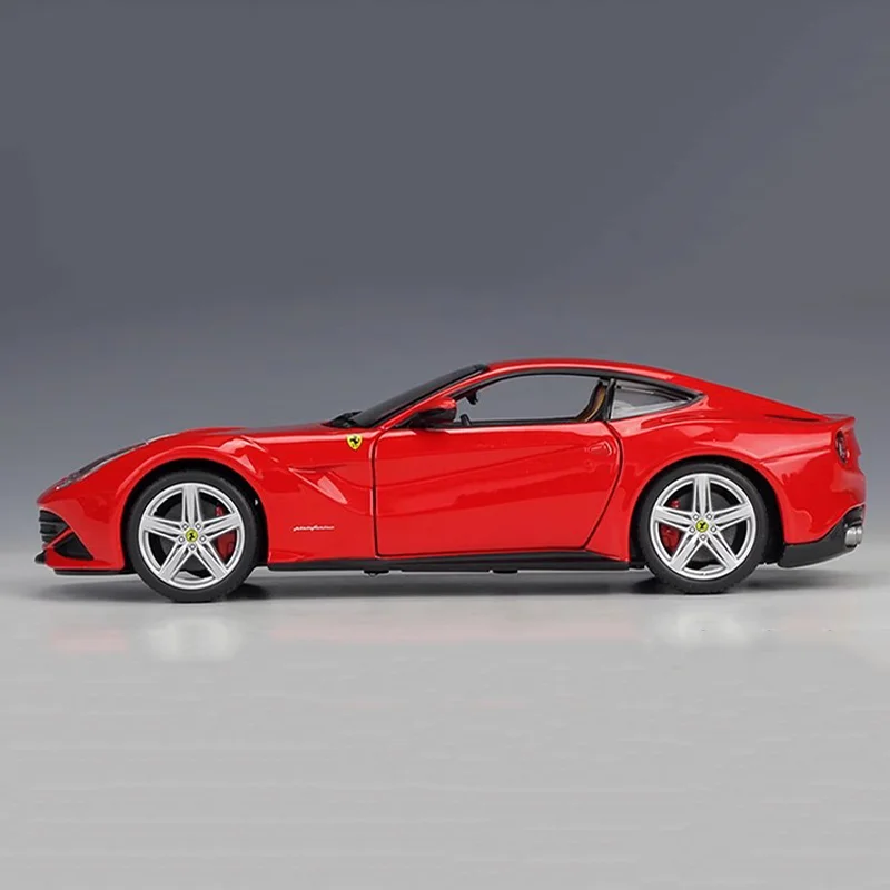 Bburago 1:24 Ferrari F12 Berlinetta Diecast Model 3 Bburago 1:24 Ferrari F12 Berlinetta Diecast Model - Image 3