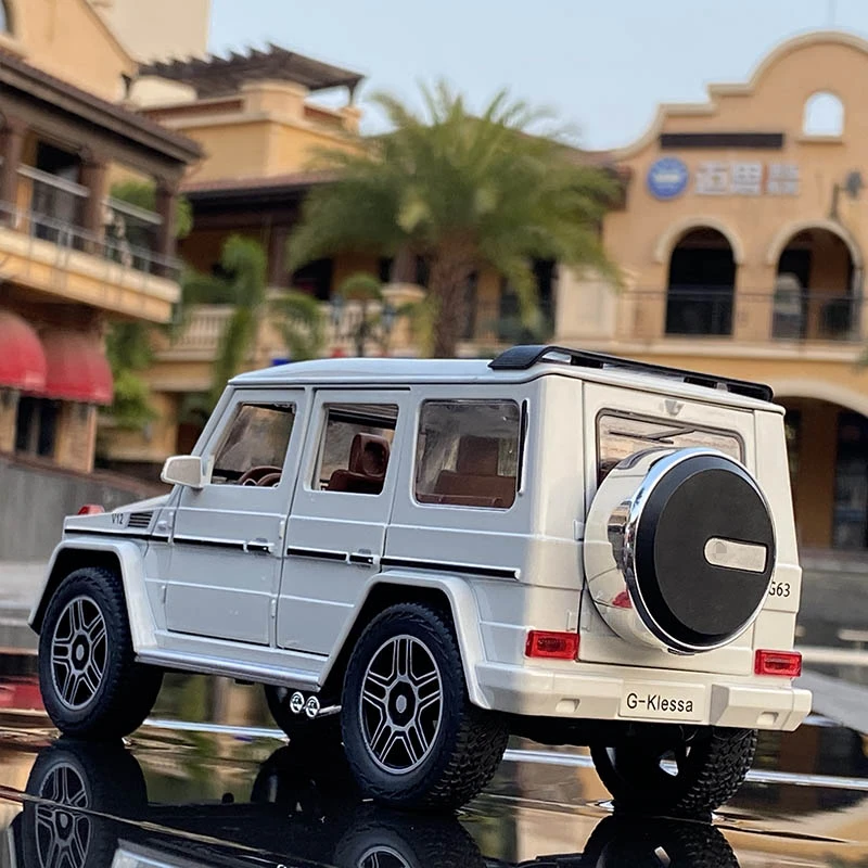 1/24 Scale Mercedes-Benz G63 AMG Diecast Model 5 1/24 Scale Mercedes-Benz G63 AMG Diecast Model - Image 5