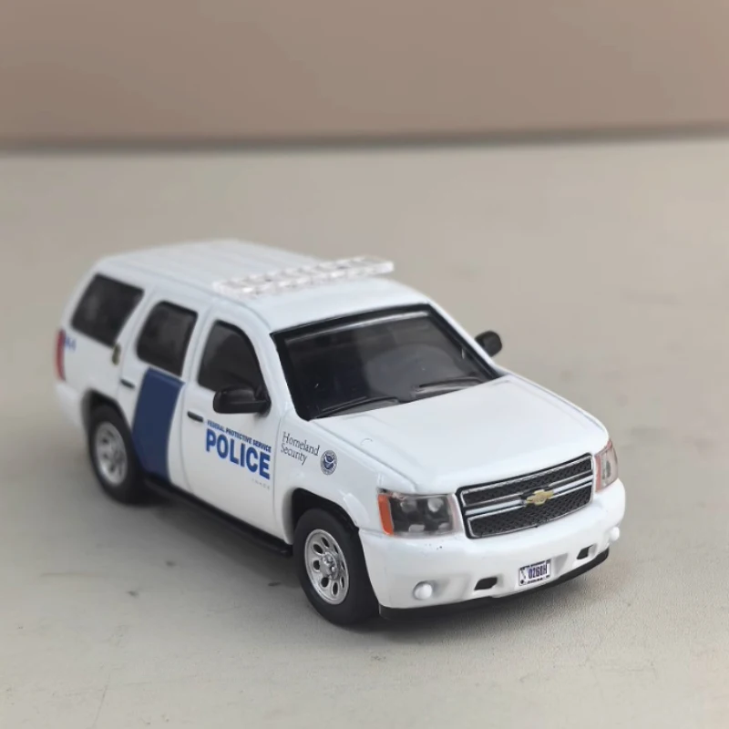 1:64 Scale Tahoe 596 #34/#35 Alloy Car Model 3 1:64 Scale Tahoe 596 #34/#35 Alloy Car Model - Image 3