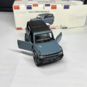 Bburago 1:64 Ford Bronco Diecast Model 15 S766591a89dc8493ebc55789e2f5bc19bF
