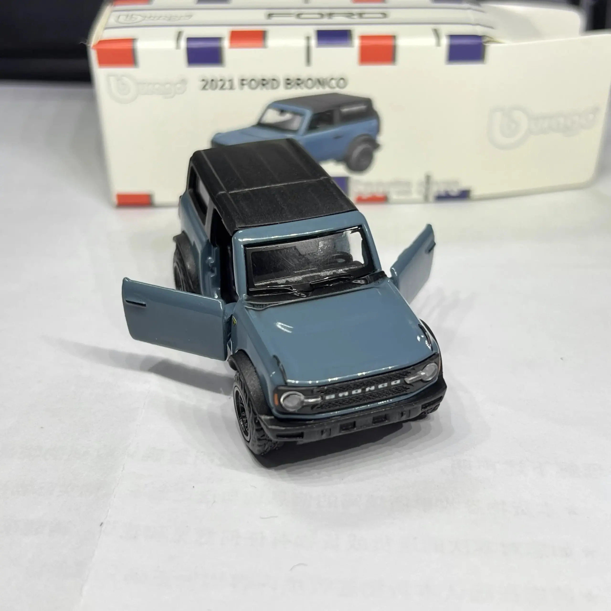 Bburago 1:64 Ford Bronco Diecast Model 6 Bburago 1:64 Ford Bronco Diecast Model - Image 6