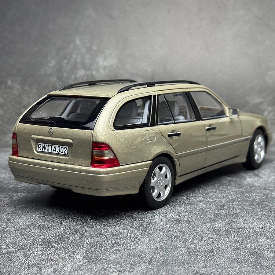 1/18 Scale Benz C-Class T-Model Diecast Model 3 1/18 Scale Benz C-Class T-Model Diecast Model - Image 3