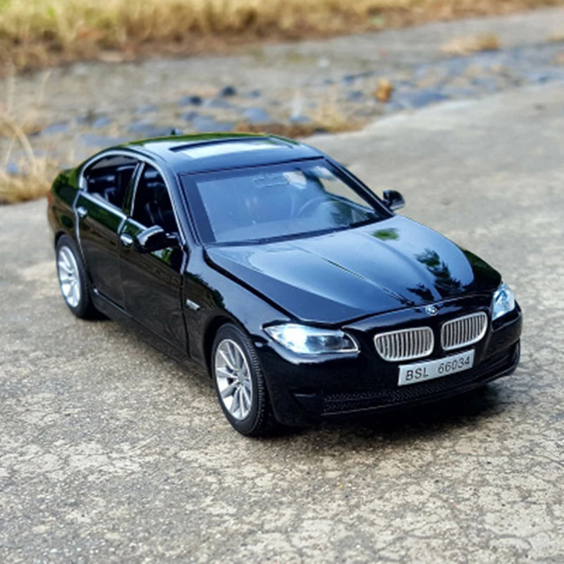 1:32 BMW 535i Diecast Model Car Black 8 1:32 BMW 535i Diecast Model Car Black - Image 8