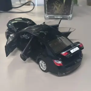 1:18 Scale Die-Cast Model Honda Accord White 11 S78e74c87189c4238a988c34f12df7b09X