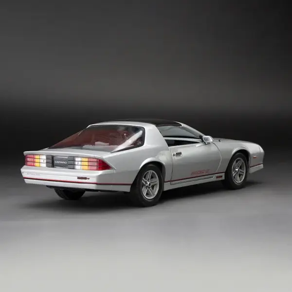 1985 Camaro IROC 1:18 Diecast Model Collectible - Image 4