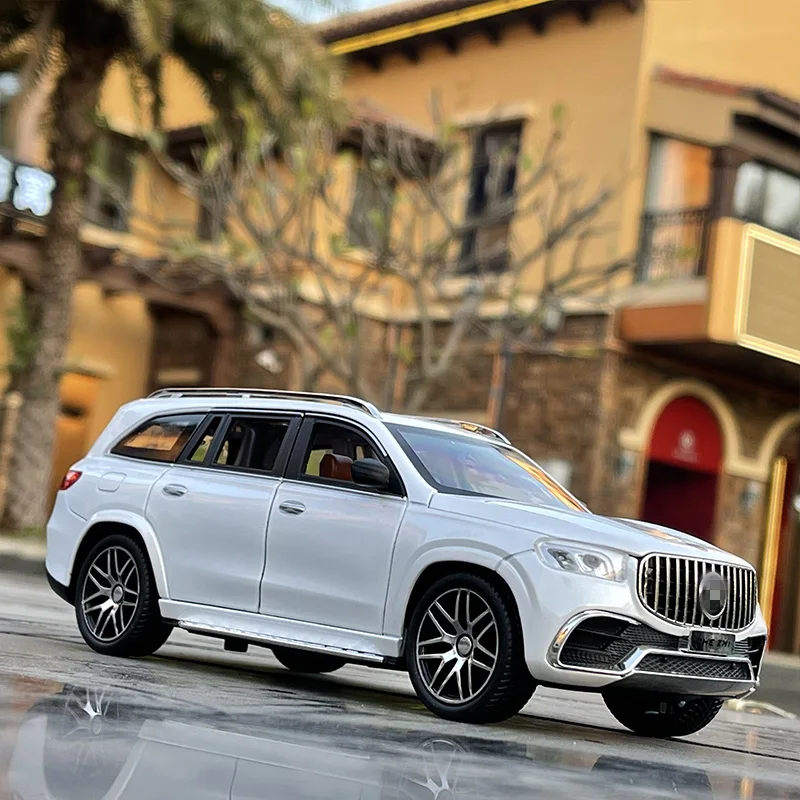 1:24 Mercedes-Benz Maybach GLS63 Diecast Model 6 1:24 Mercedes-Benz Maybach GLS63 Diecast Model - Image 6