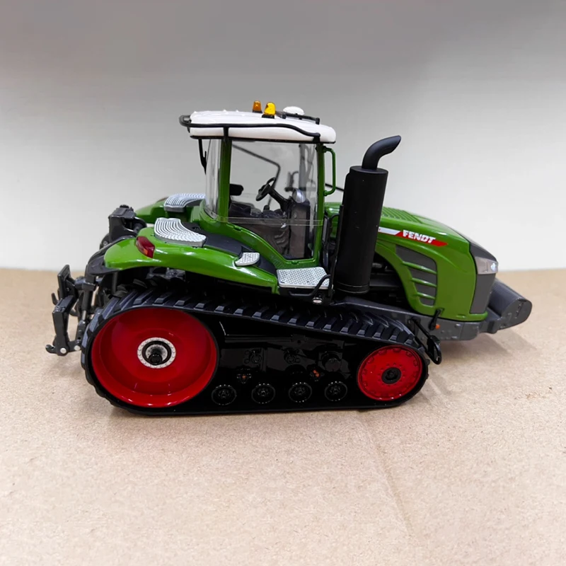 Diecast Fendt 1165 MT Tractor Model 1/32 Scale 4 Diecast Fendt 1165 MT Tractor Model 1/32 Scale - Image 4