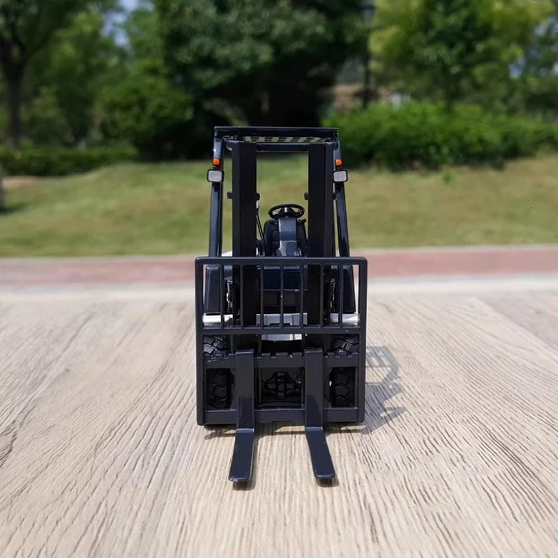 Diecast 1:25 Scale ITALIFT Forklift Model 3 Diecast 1:25 Scale ITALIFT Forklift Model - Image 3
