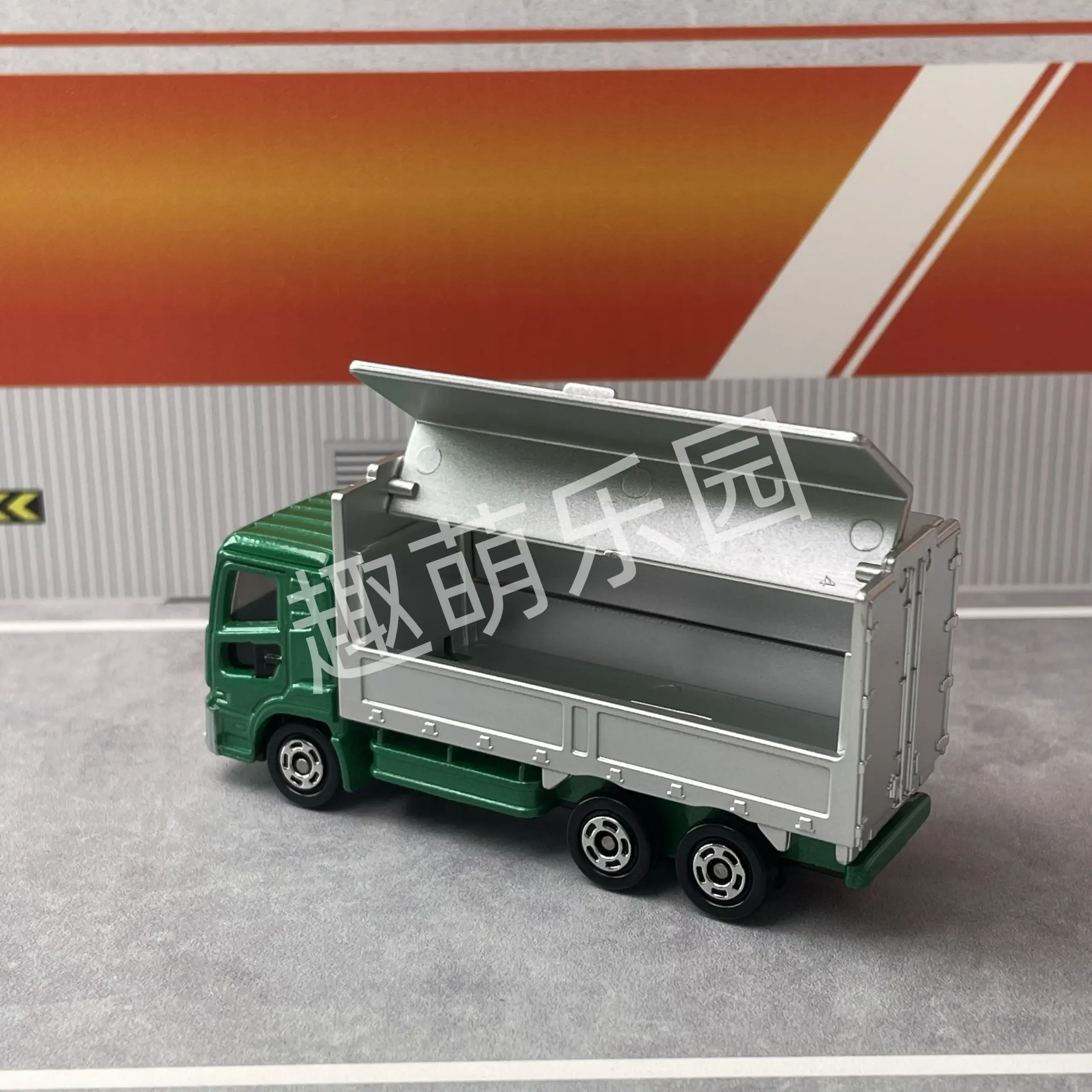 Takara Tomy Tomica No.31 UD Trucks Quon Model 4 Takara Tomy Tomica No.31 UD Trucks Quon Model - Image 4