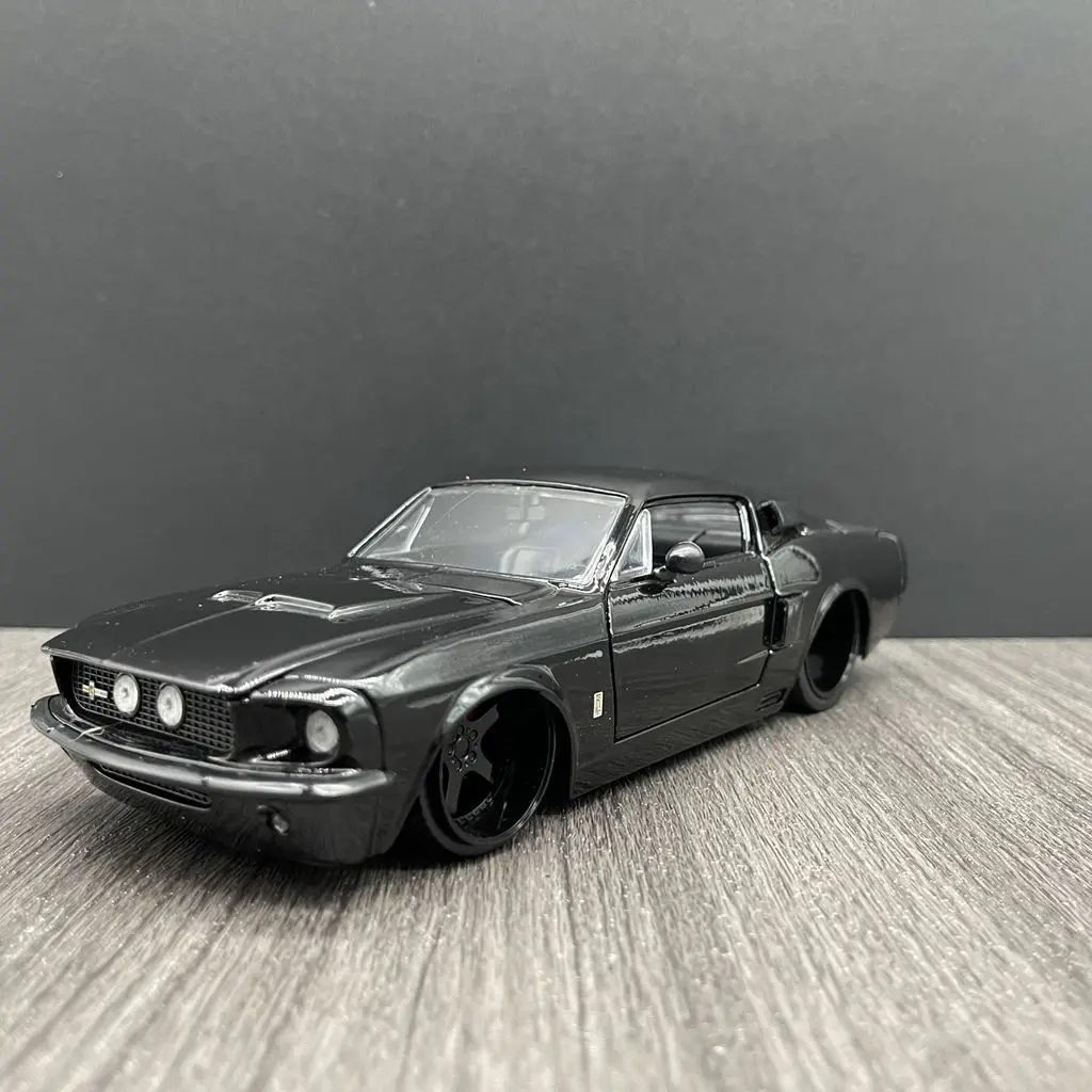 1:24 Ford Mustang Shelby GT500KR Diecast Model 3 1:24 Ford Mustang Shelby GT500KR Diecast Model - Image 3
