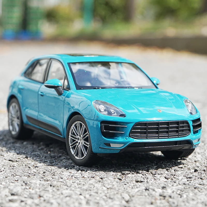 WELLY 1:24 Black Porsche Macan Diecast Model 2 WELLY 1:24 Black Porsche Macan Diecast Model - Image 2