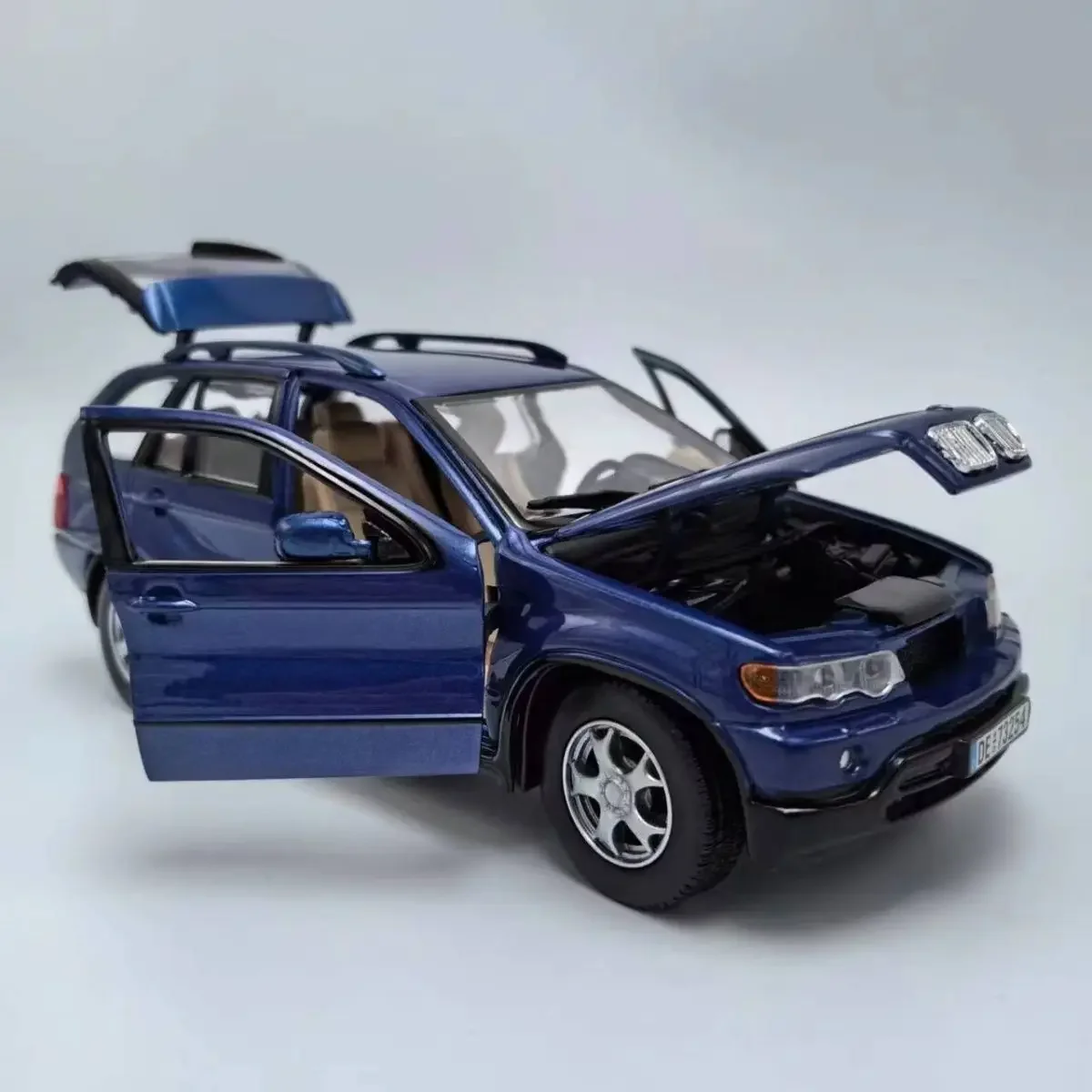 1:24 Scale BMW X5 SUV Diecast Model Blue 2 1:24 Scale BMW X5 SUV Diecast Model Blue - Image 2