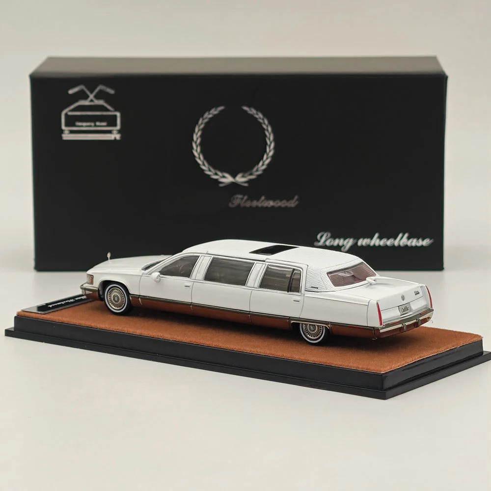 1/64 Scale Silver Fleetwood Diecast Model Car 5 1/64 Scale Silver Fleetwood Diecast Model Car - Image 5