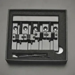 Vintage 4-String Bass Bridge in Shiny Gold 17 S7e1cee0c9fa44ea2960967560aaee377I