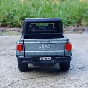 1:32 Scale Red Jeep Wrangler Gladiator Model 13 S7e4c5a83766b4697ad367c5185921a35m