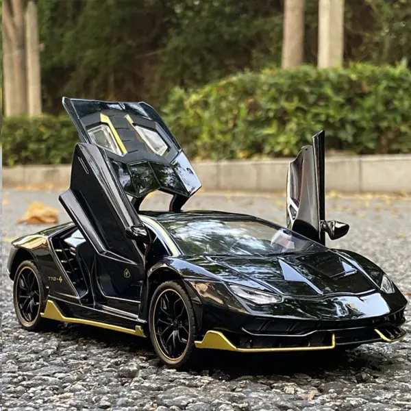 1:24 Scale Lamborghini Centenario Diecast Model - Image 2