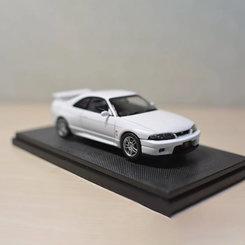 Ebbro 1:43 Scale Nissan Skyline GT-R R33 V-Spec 4 Ebbro 1:43 Scale Nissan Skyline GT-R R33 V-Spec - Image 4