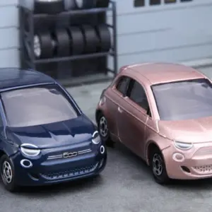 TOMY Fiat 500e Diecast Model Car 7cm 8 S810bdc20b6724f71bec9136588e04d64N