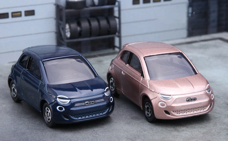 TOMY Fiat 500e Diecast Model Car 7cm 4 TOMY Fiat 500e Diecast Model Car 7cm - Image 4
