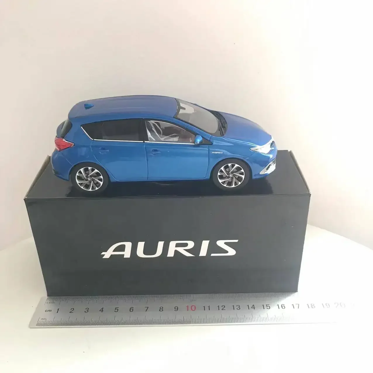 1/30 Scale Toyota Auris Diecast Model Collectible 7 1/30 Scale Toyota Auris Diecast Model Collectible - Image 7