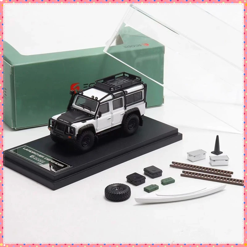 1:64 Scale Land Rover Defender 110 Model with Accessories 2 1:64 Scale Land Rover Defender 110 Model with Accessories - Image 2