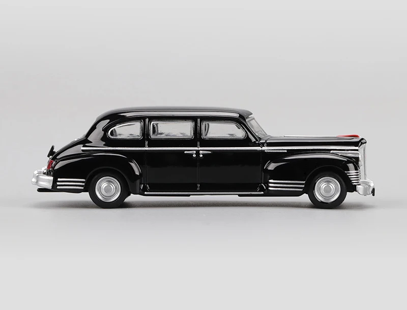 ZIS 110 Diecast Model 1/64 Scale Luxury Limousine 3 ZIS 110 Diecast Model 1/64 Scale Luxury Limousine - Image 3