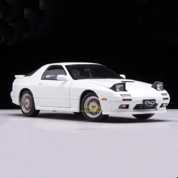 1:18 Scale RX7 FC3S Diecast Model Car - Image 2