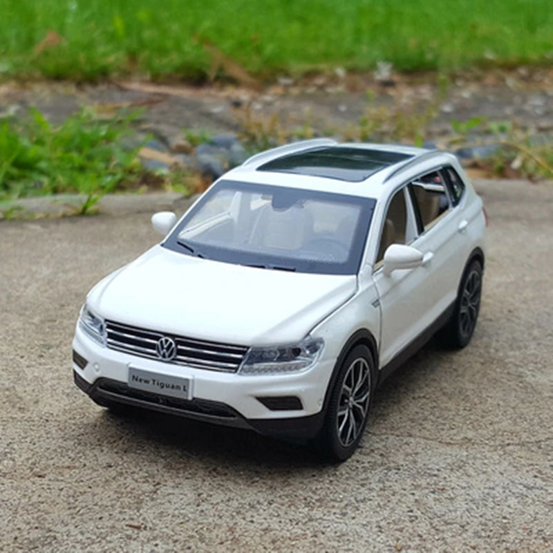 Volkswagen Tiguan L 1:32 Diecast Model SUV 4 Volkswagen Tiguan L 1:32 Diecast Model SUV - Image 4