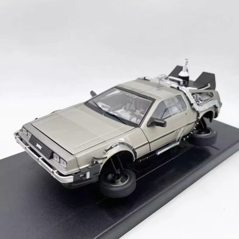 Sun Star 1:18 DeLorean DMC-12 Diecast Model 2 Sun Star 1:18 DeLorean DMC-12 Diecast Model - Image 2
