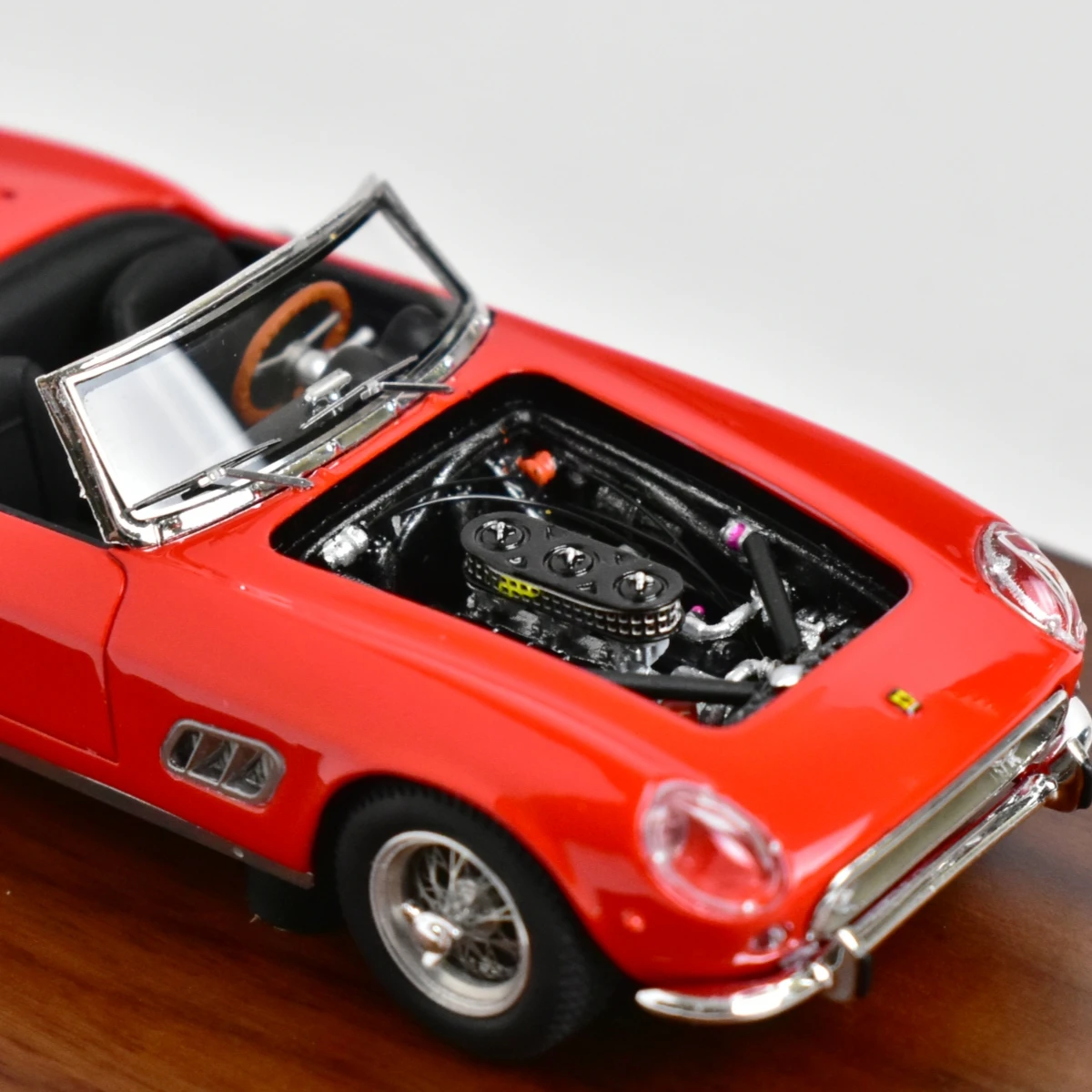 YM 1:64 250 GT California Spider Model Car 4 YM 1:64 250 GT California Spider Model Car - Image 4