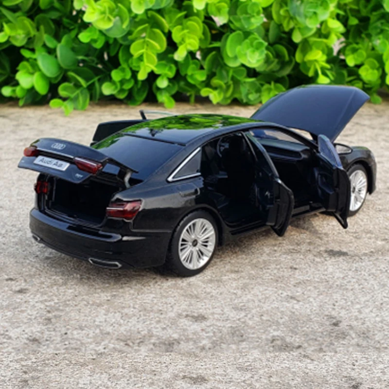 1:32 Scale Audi A6 Diecast Model Car 4 1:32 Scale Audi A6 Diecast Model Car - Image 4
