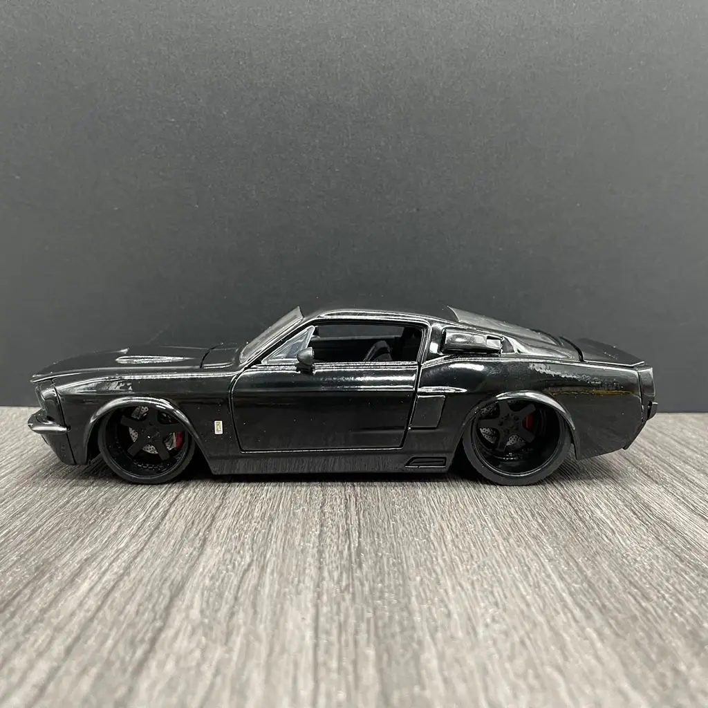 1:24 Ford Mustang Shelby GT500KR Diecast Model 4 1:24 Ford Mustang Shelby GT500KR Diecast Model - Image 4
