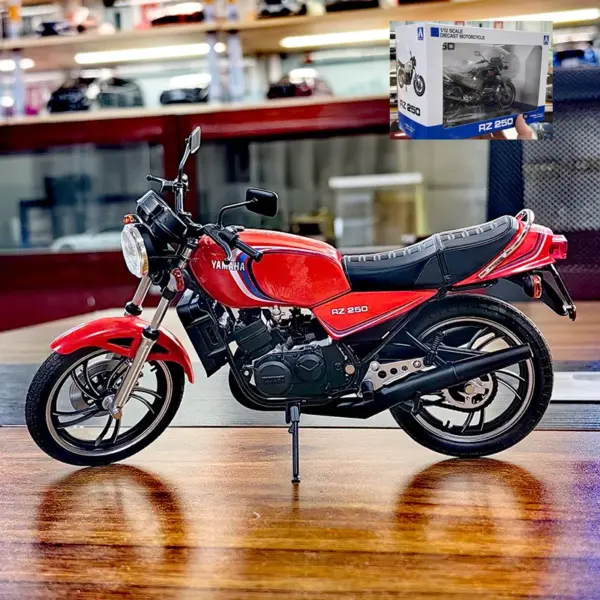 Yamaha RZ250 RD250LC 1:12 Scale Diecast Model - Image 10