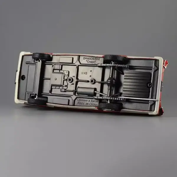 1963 Russian Bus Diecast Model 1/43 Scale - Image 5