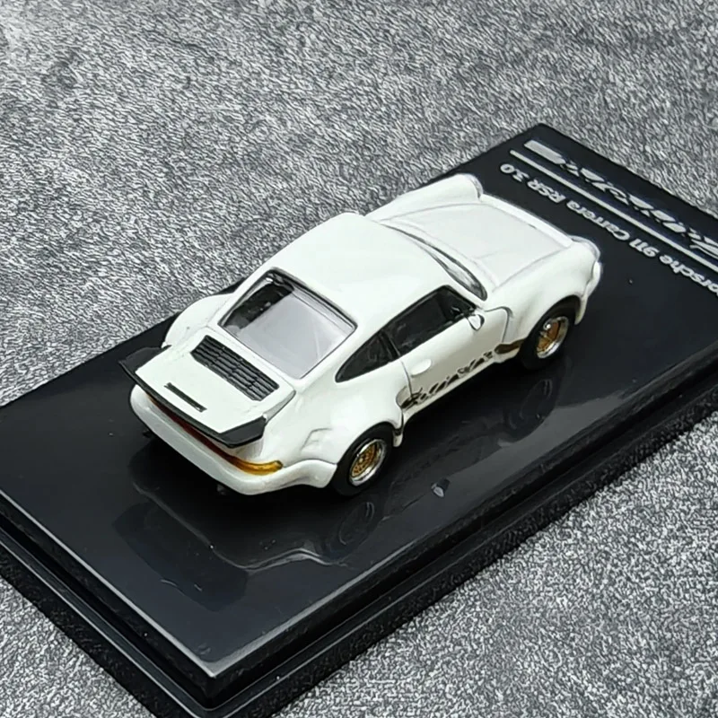 1:64 Scale 1974 Porsche 911 Carrera RSR Model 6 1:64 Scale 1974 Porsche 911 Carrera RSR Model - Image 6