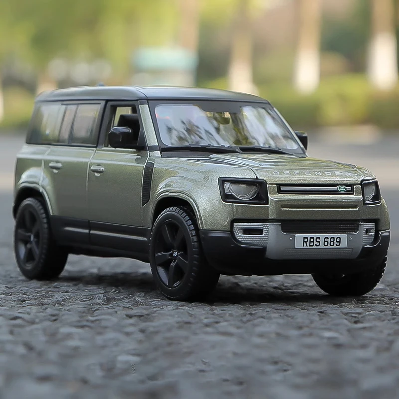 1:24 Black 2022 Land Rover Defender Diecast 8 1:24 Black 2022 Land Rover Defender Diecast - Image 8