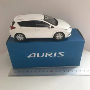 1/30 Scale Toyota Auris Diecast Model Collectible 74 S92f92dfa2cb34428a46f77b911d68ef8B