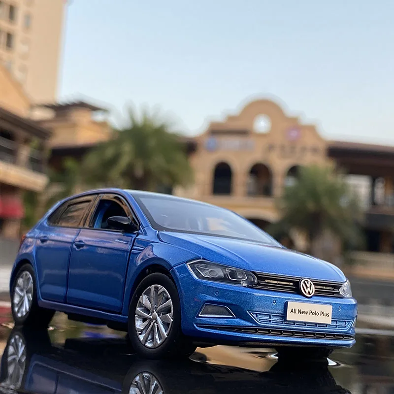 1:32 Scale White Volkswagen Polo Diecast Model 4 1:32 Scale White Volkswagen Polo Diecast Model - Image 4