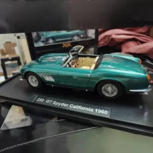 Diecast 1:18 Scale Ferrari 250 GT 1960 Model 32 S93ee74a4925247cb9ec95ea969c20cd0q