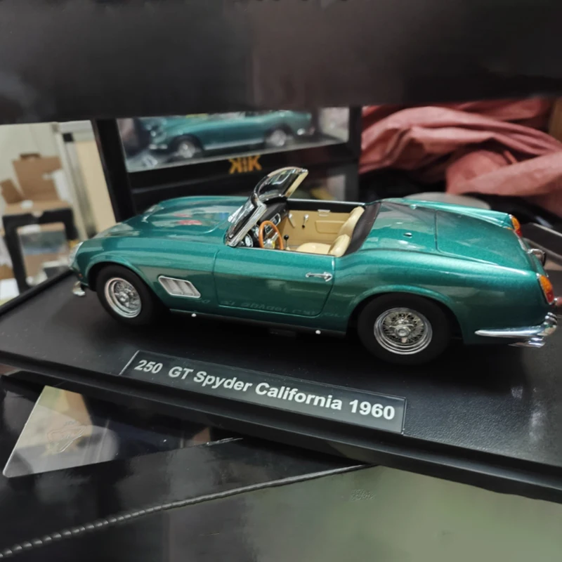 Diecast 1:18 Scale Ferrari 250 GT 1960 Model 13 Diecast 1:18 Scale Ferrari 250 GT 1960 Model - Image 13